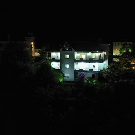Vila Banushi Gjirokaster Luaran gambar