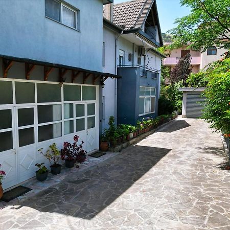 Vila Banushi Gjirokaster Luaran gambar