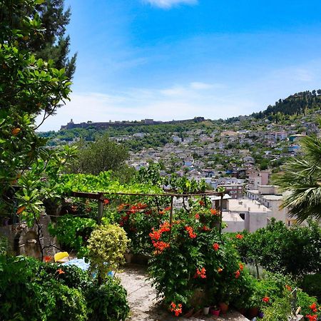 Vila Banushi Gjirokaster Luaran gambar