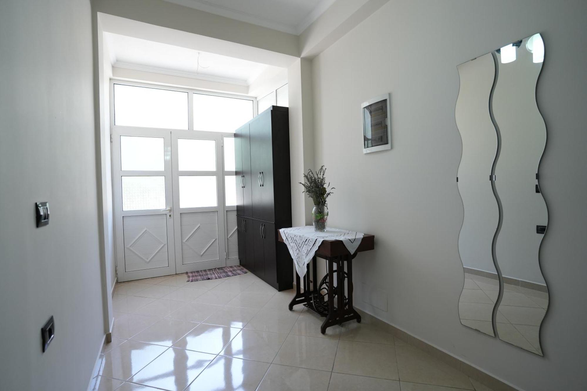 Vila Banushi Gjirokaster Luaran gambar