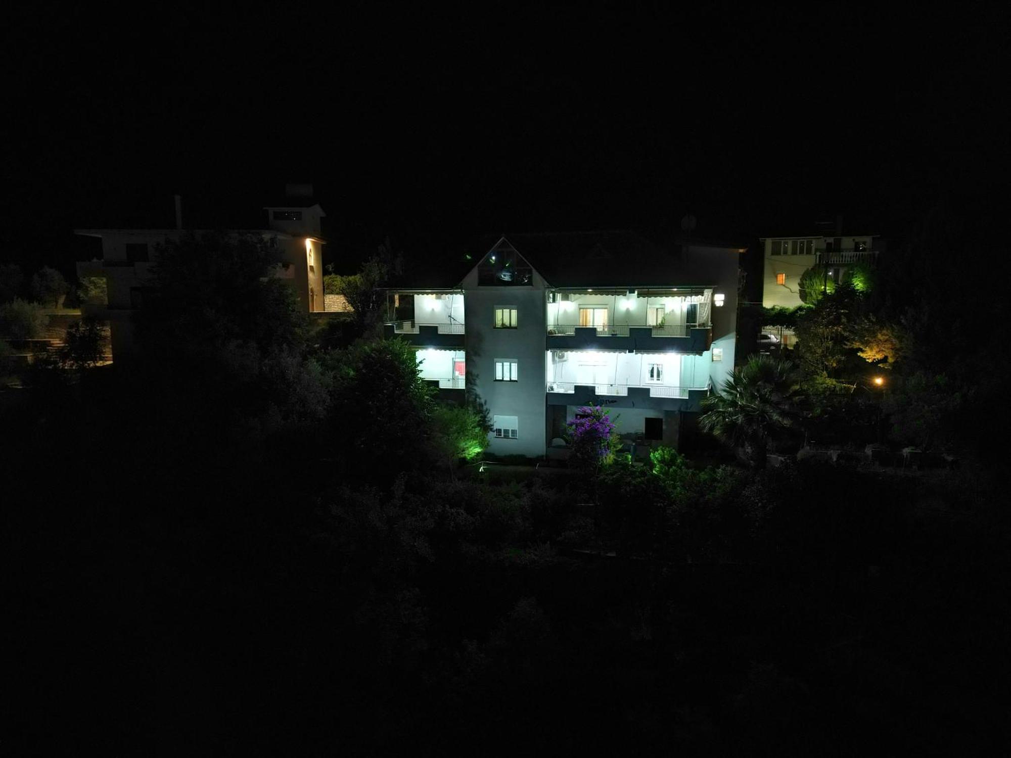 Vila Banushi Gjirokaster Luaran gambar