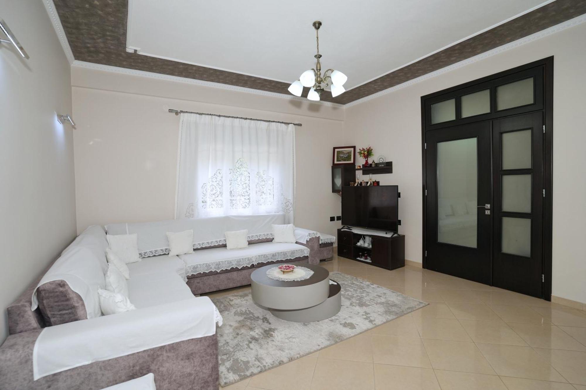 Vila Banushi Gjirokaster Luaran gambar