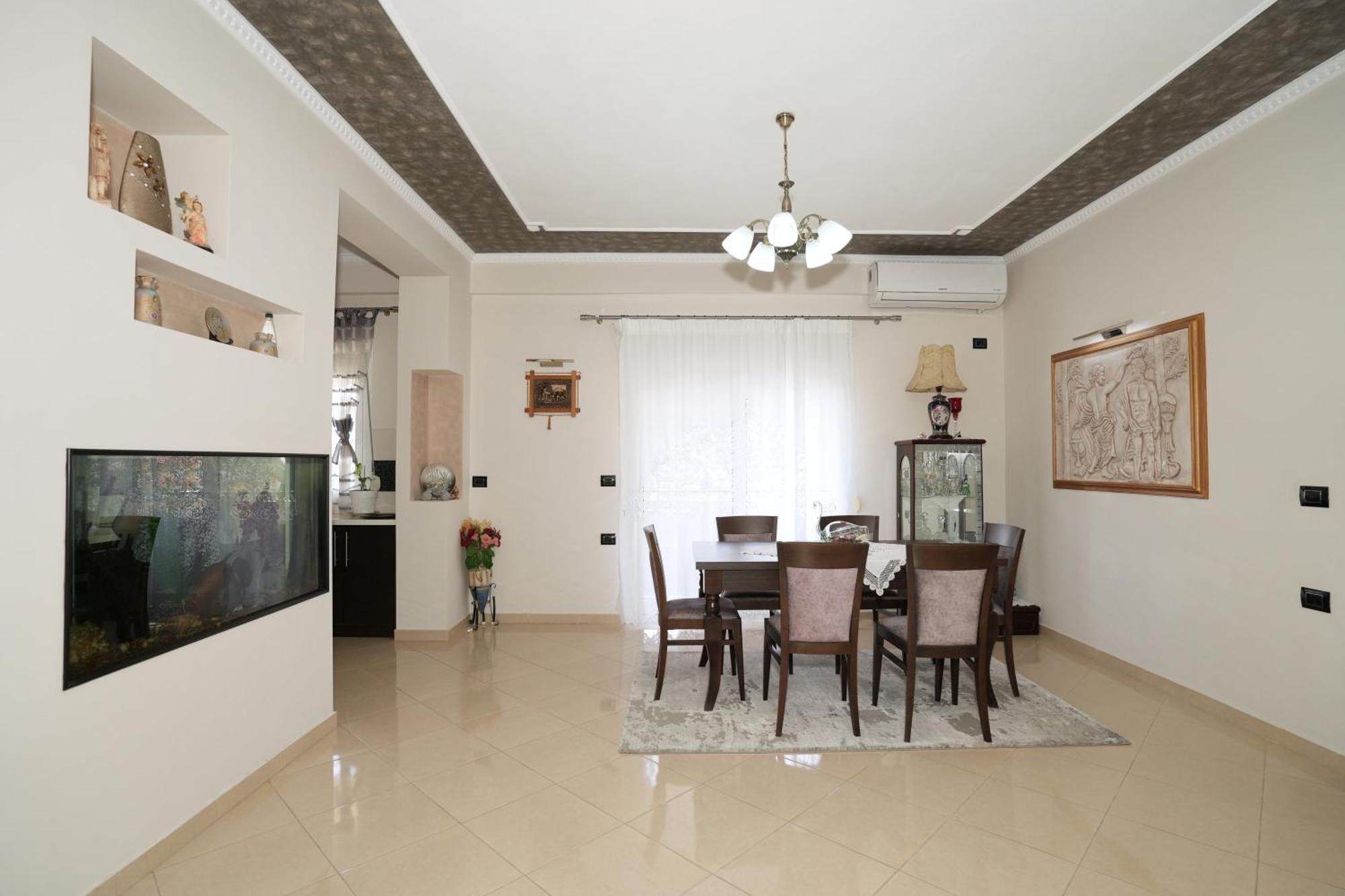 Vila Banushi Gjirokaster Luaran gambar