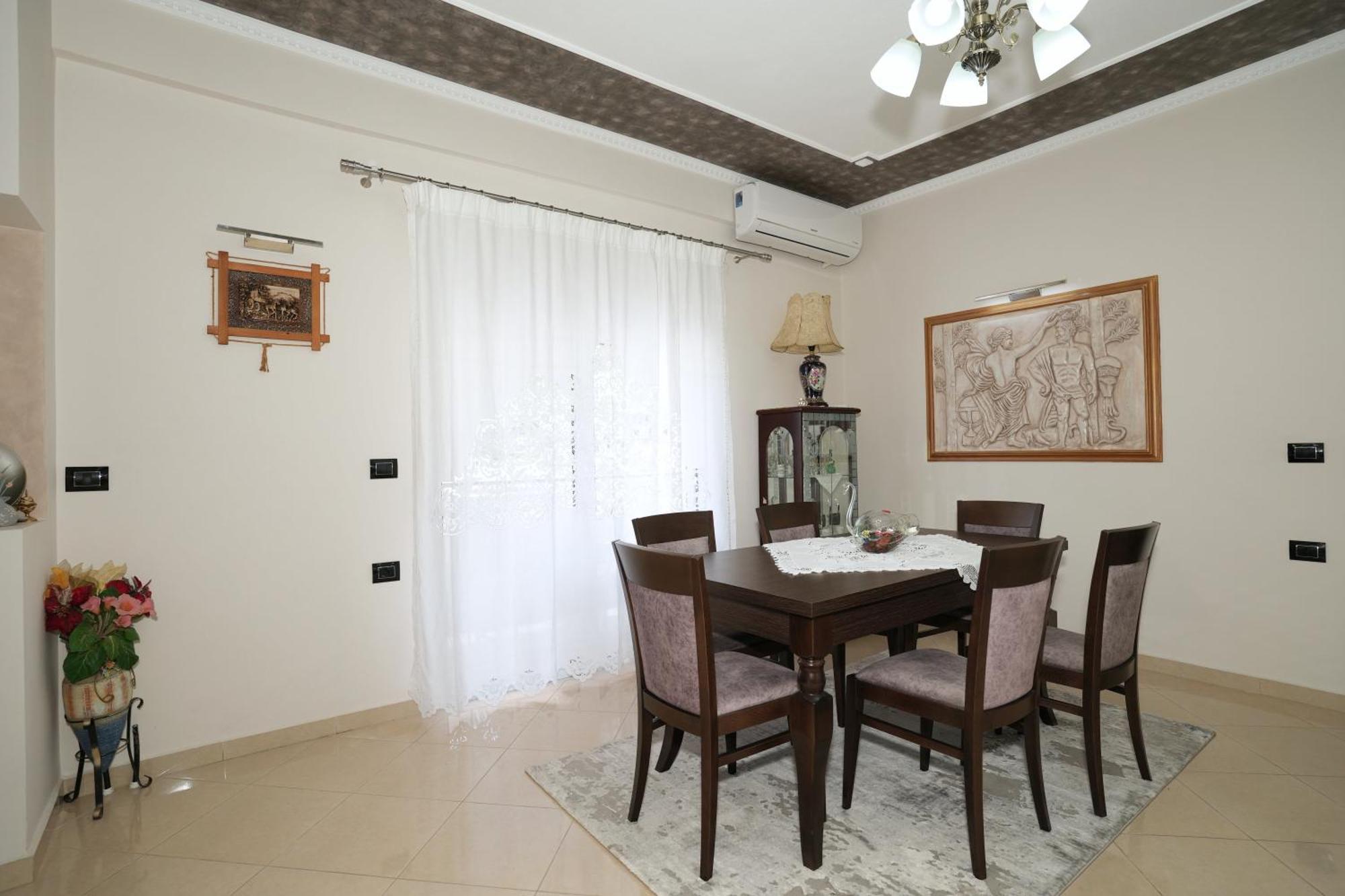 Vila Banushi Gjirokaster Luaran gambar