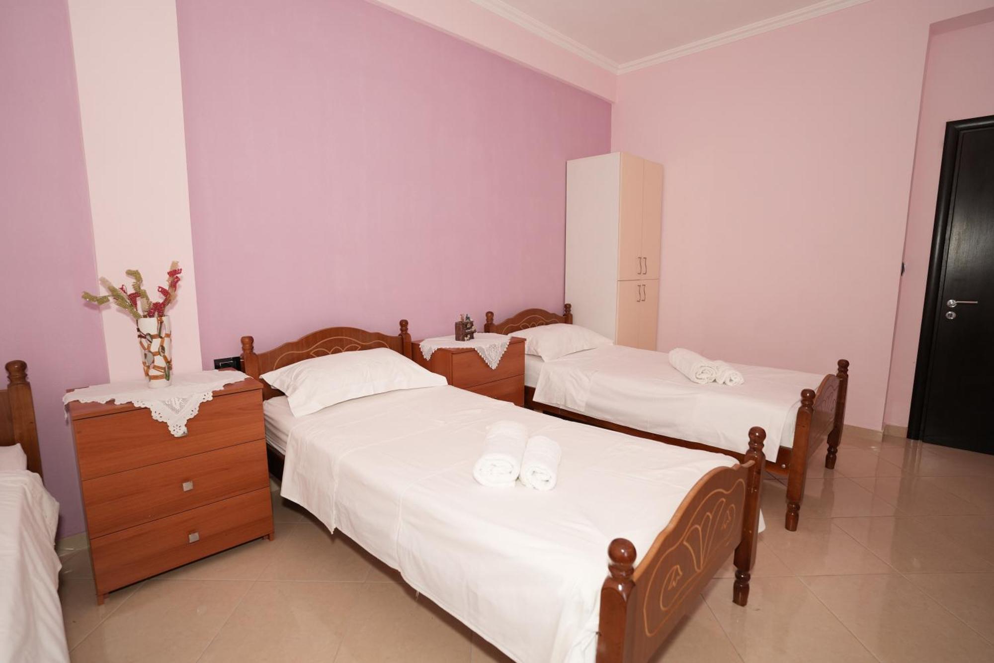 Vila Banushi Gjirokaster Luaran gambar