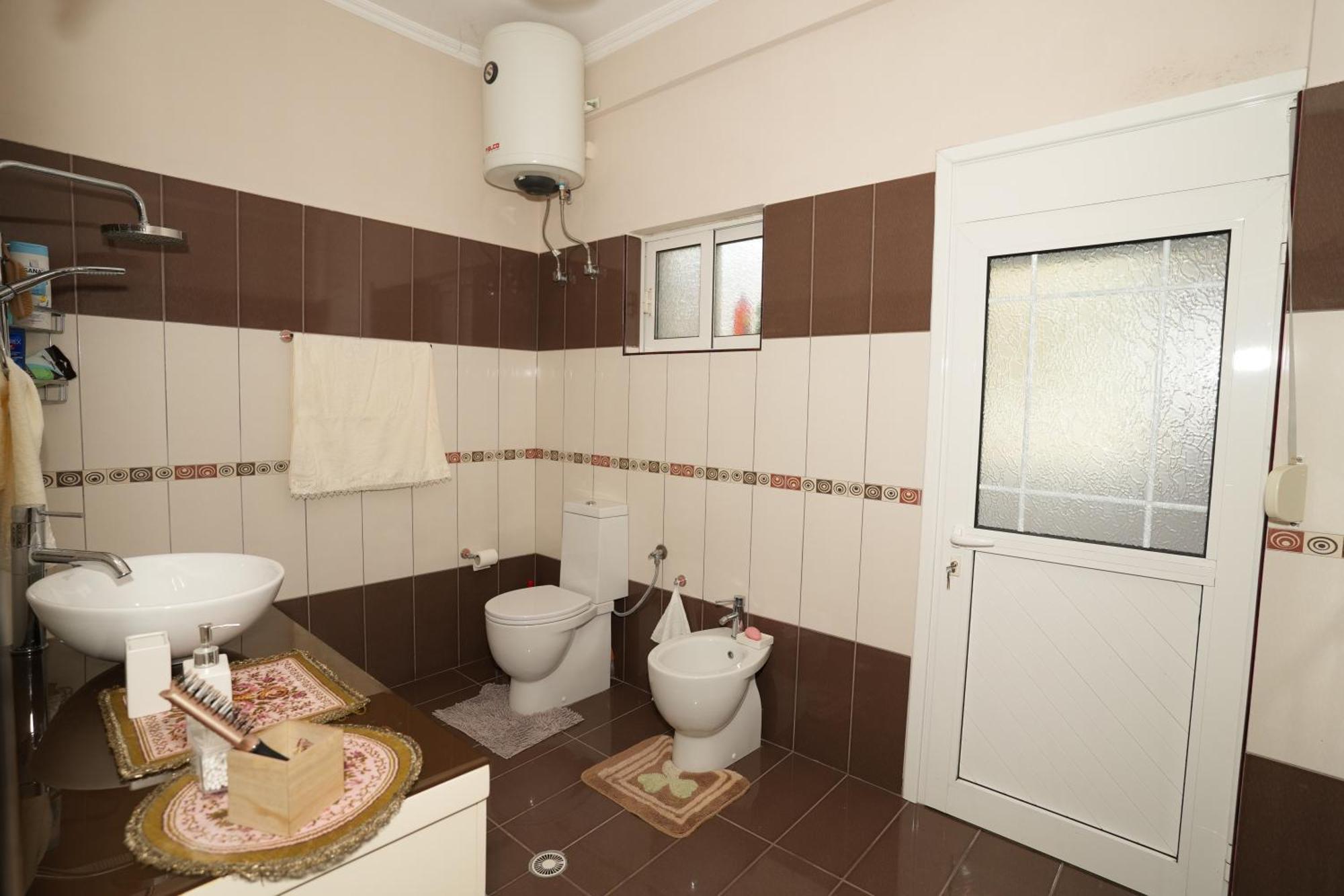 Vila Banushi Gjirokaster Luaran gambar