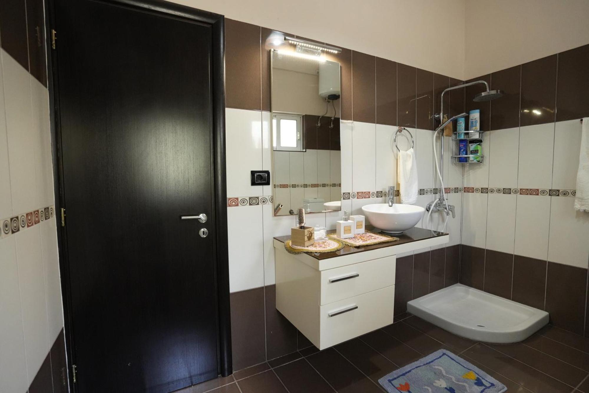 Vila Banushi Gjirokaster Luaran gambar