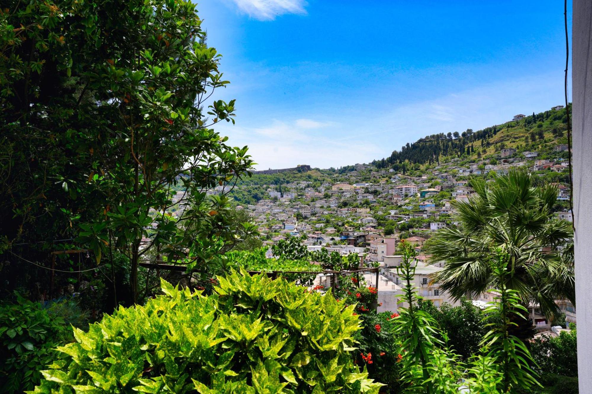 Vila Banushi Gjirokaster Luaran gambar