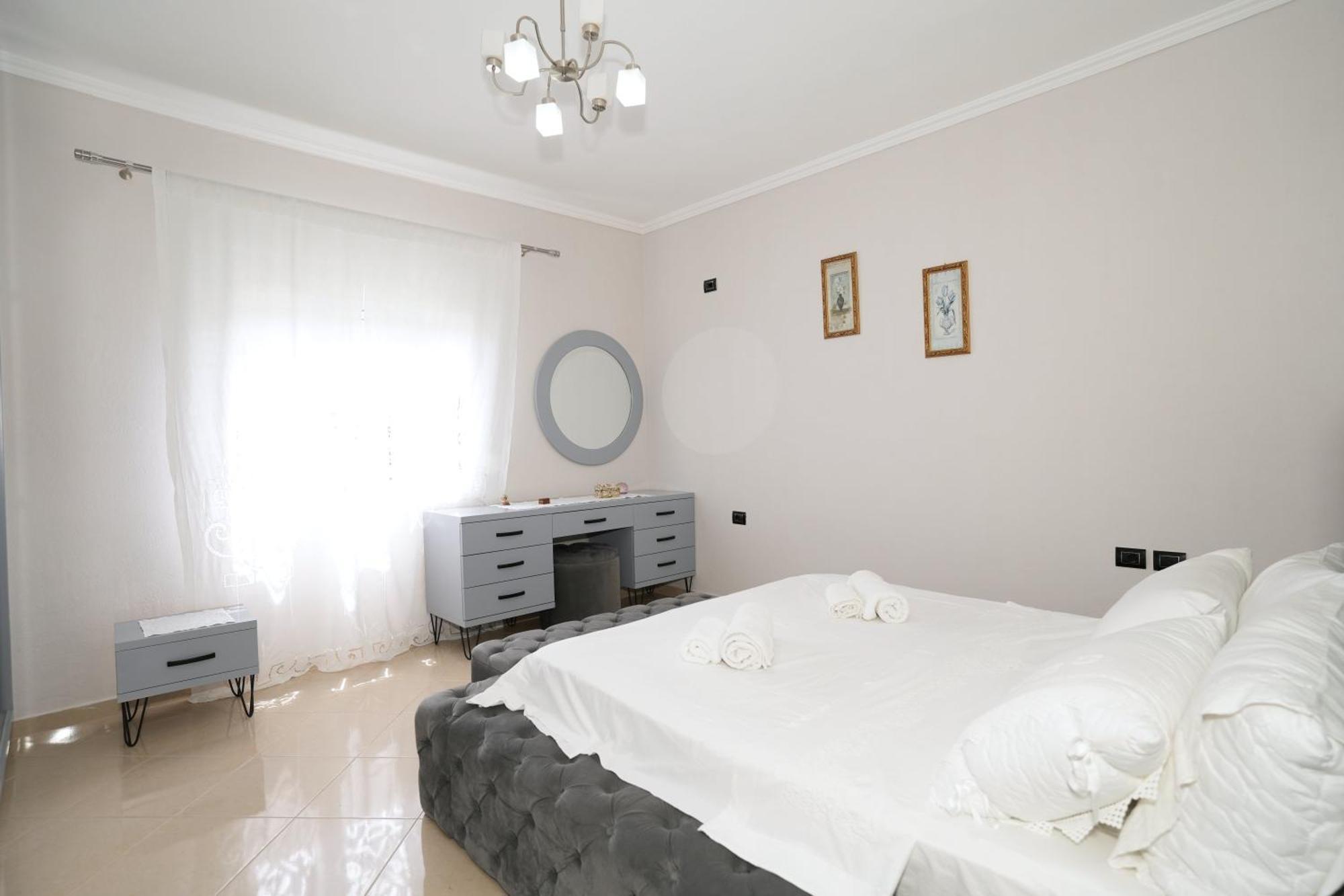 Vila Banushi Gjirokaster Luaran gambar