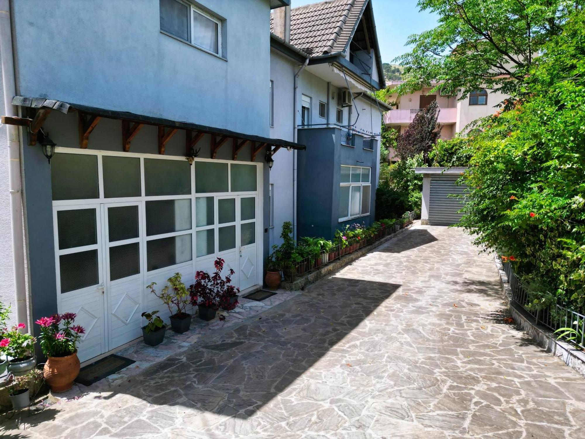 Vila Banushi Gjirokaster Luaran gambar