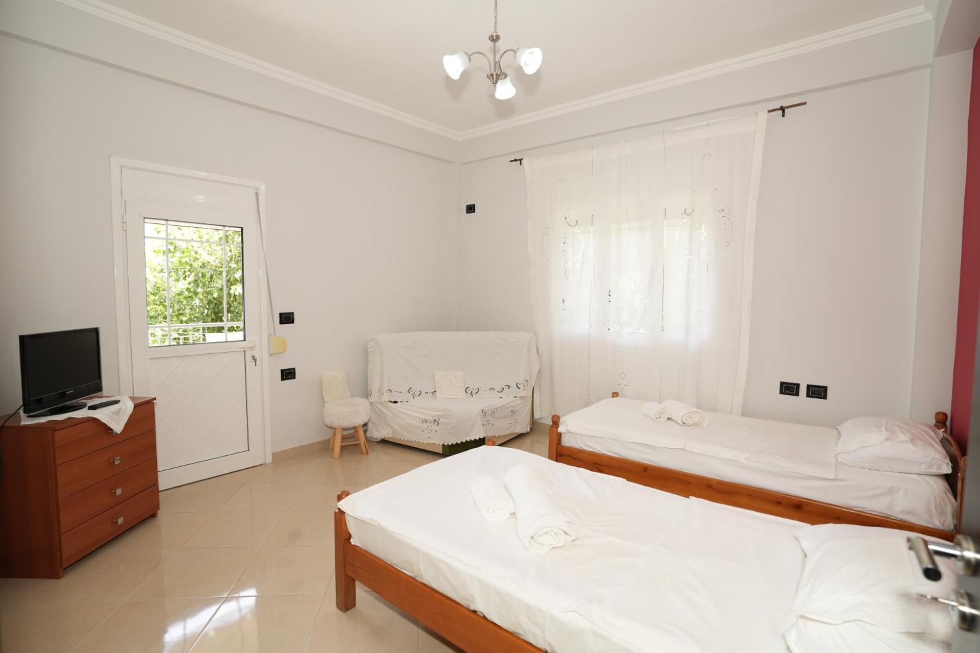 Vila Banushi Gjirokaster Luaran gambar