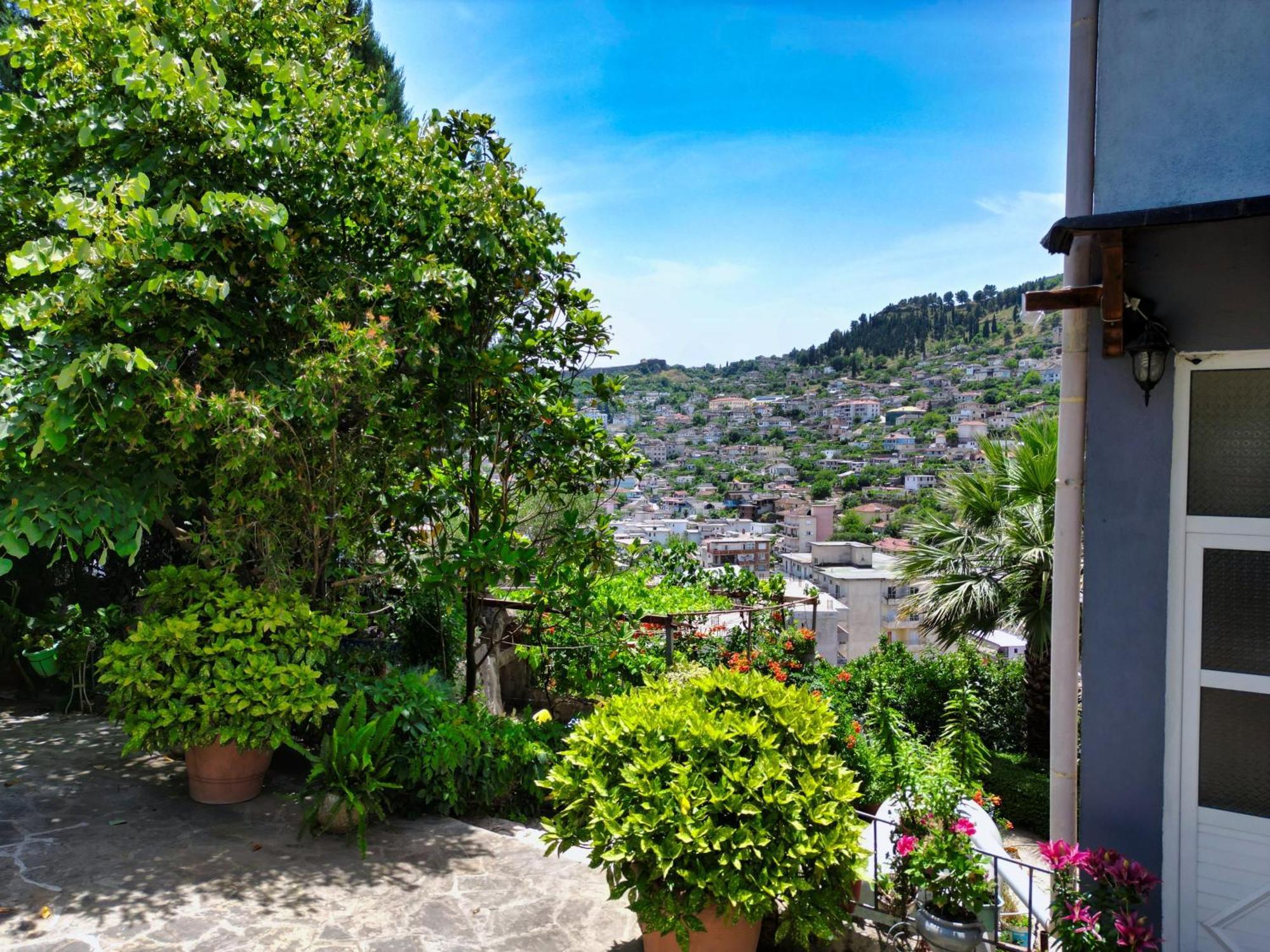 Vila Banushi Gjirokaster Luaran gambar