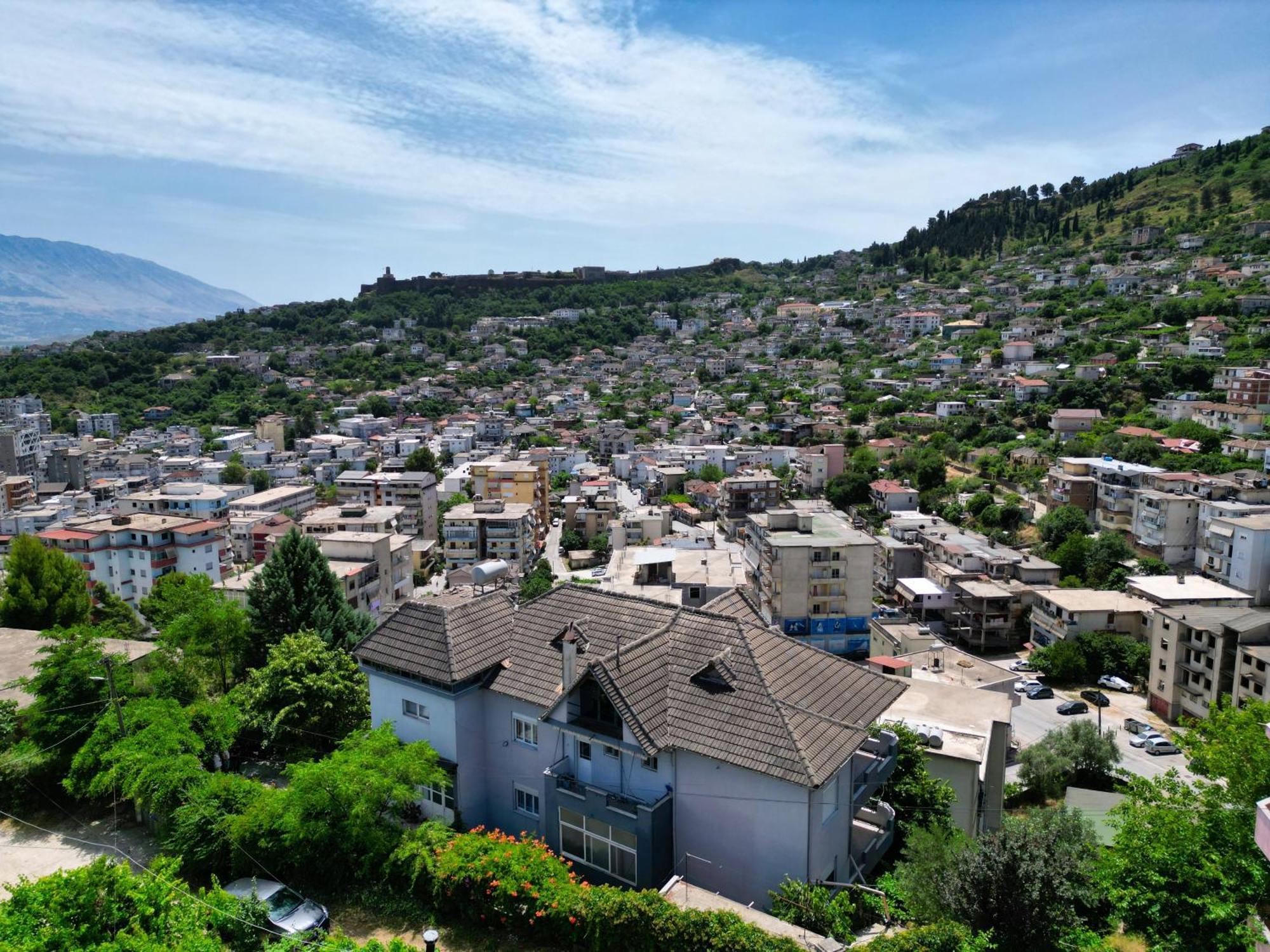 Vila Banushi Gjirokaster Luaran gambar