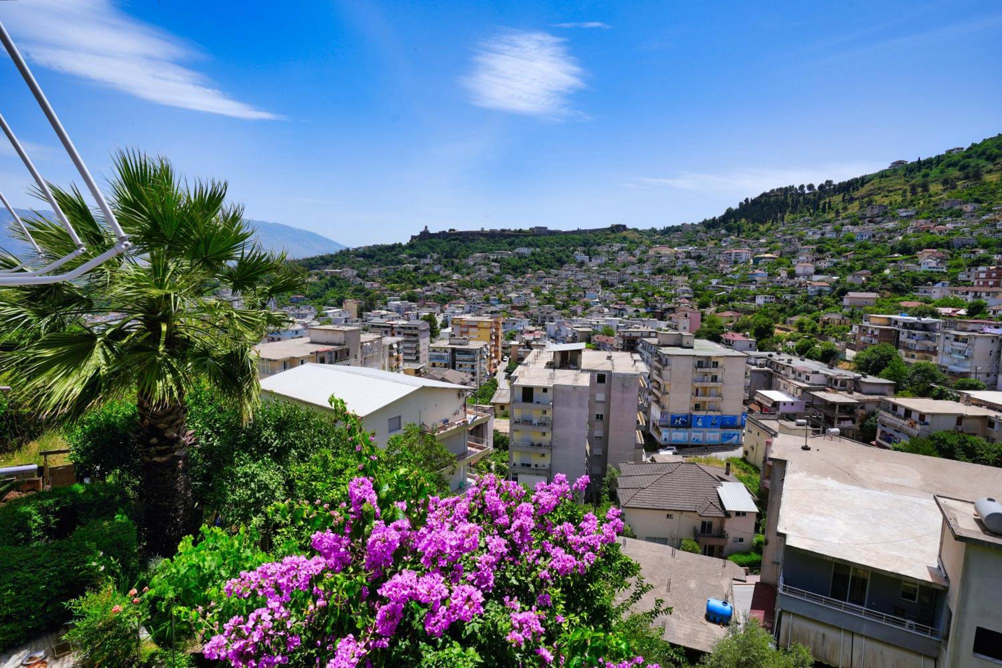 Vila Banushi Gjirokaster Luaran gambar