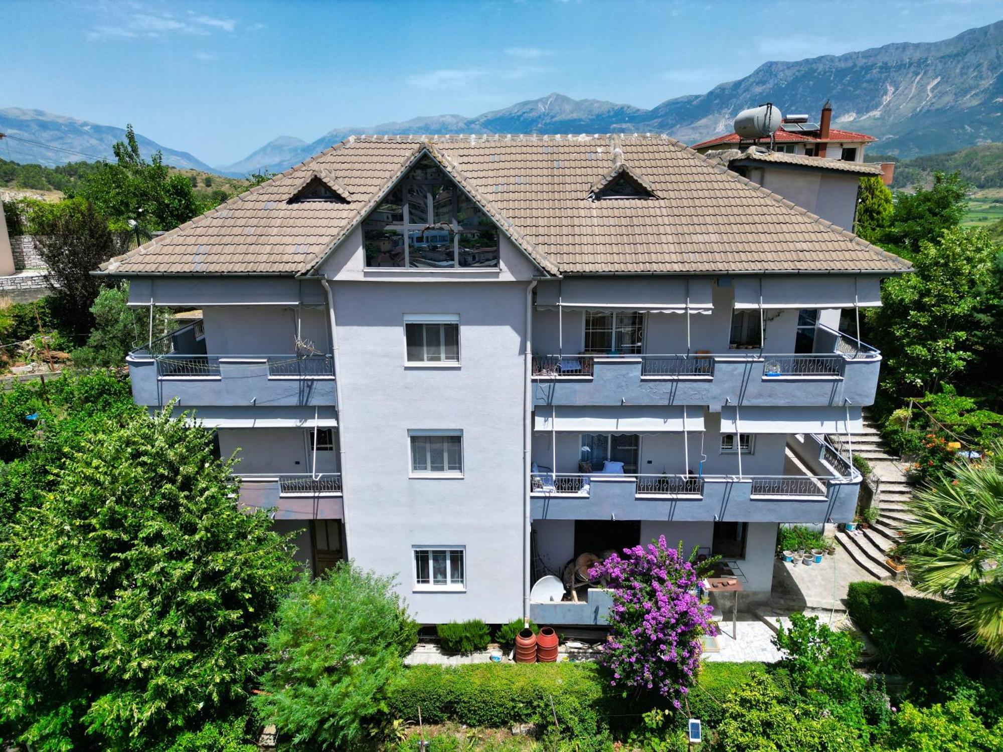 Vila Banushi Gjirokaster Luaran gambar