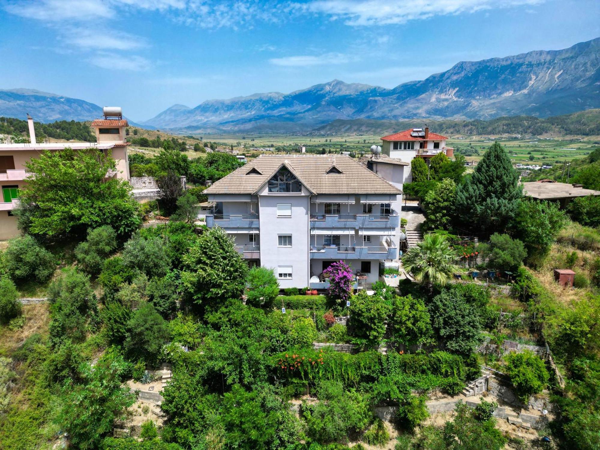 Vila Banushi Gjirokaster Luaran gambar