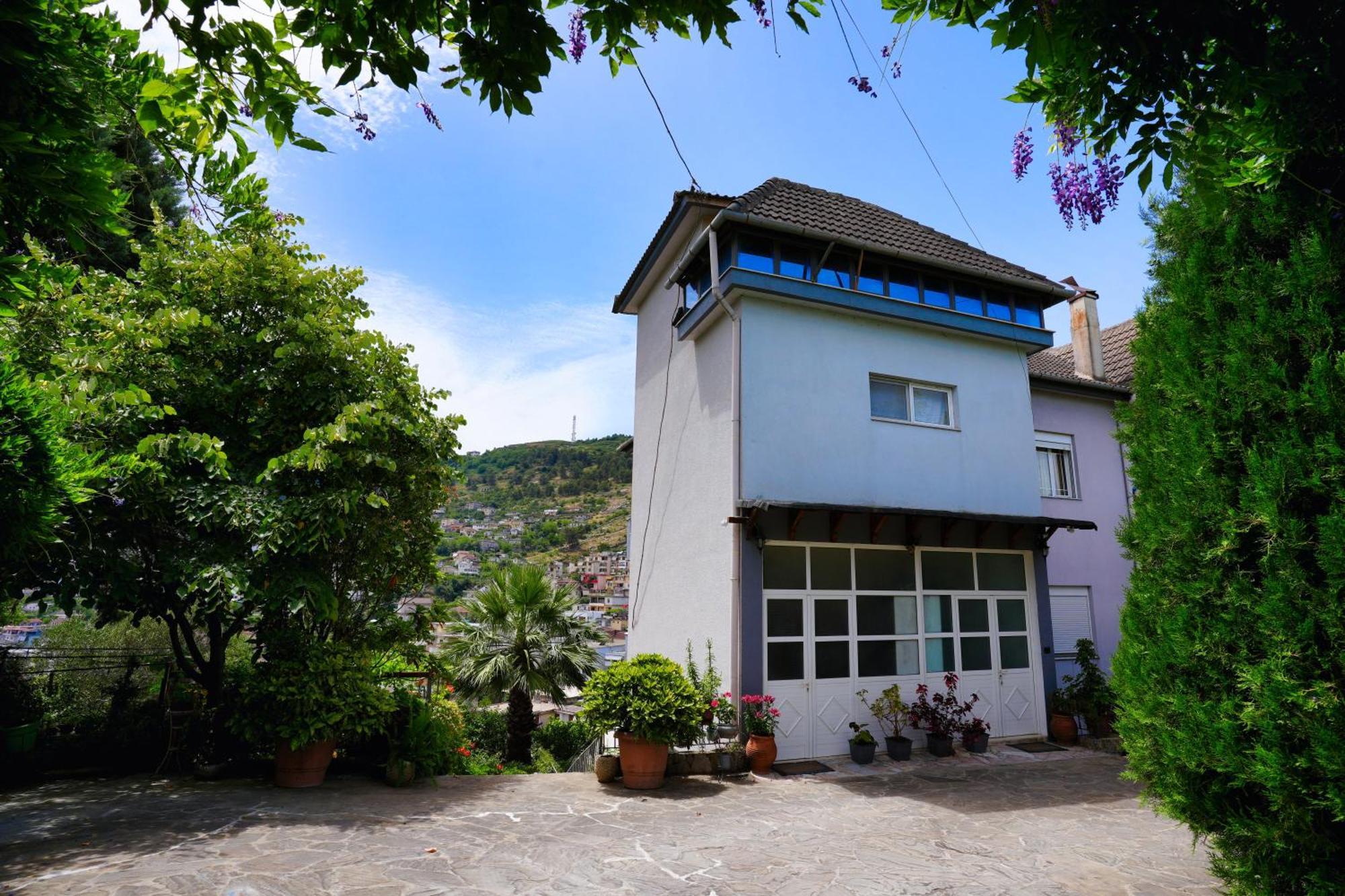Vila Banushi Gjirokaster Luaran gambar